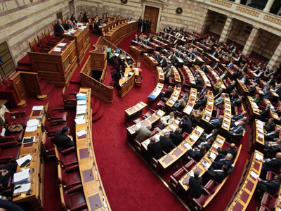 Και οι πολιτικοί βοηθάνε στη βαριά βιομηχανία του τουρισμού